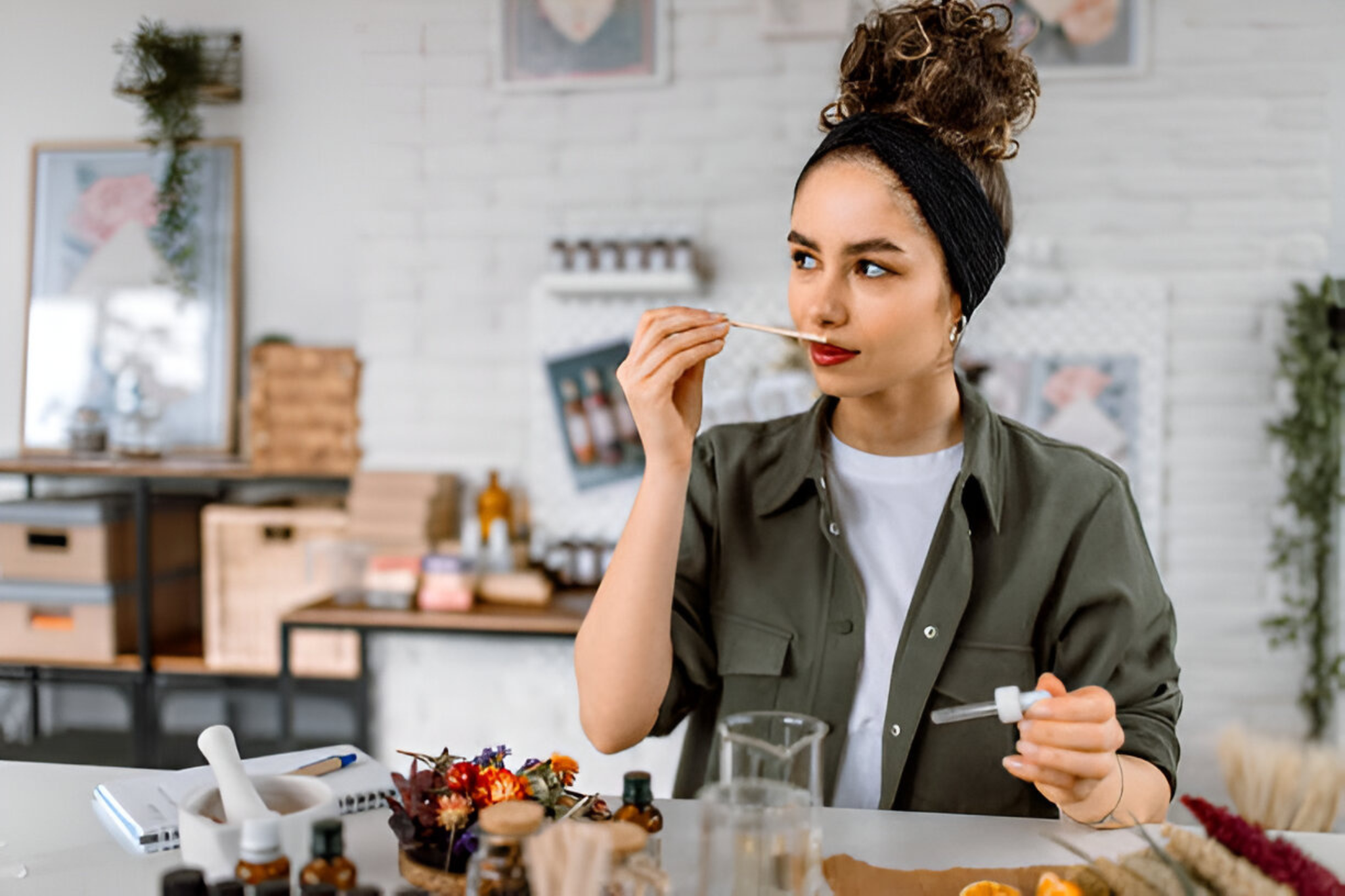 Perfumery School Course Online | Explore The World Of Perfumery with Aromaverse | Aromaverse